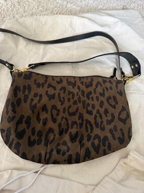 Claire V Leopard print Moyen Messenger